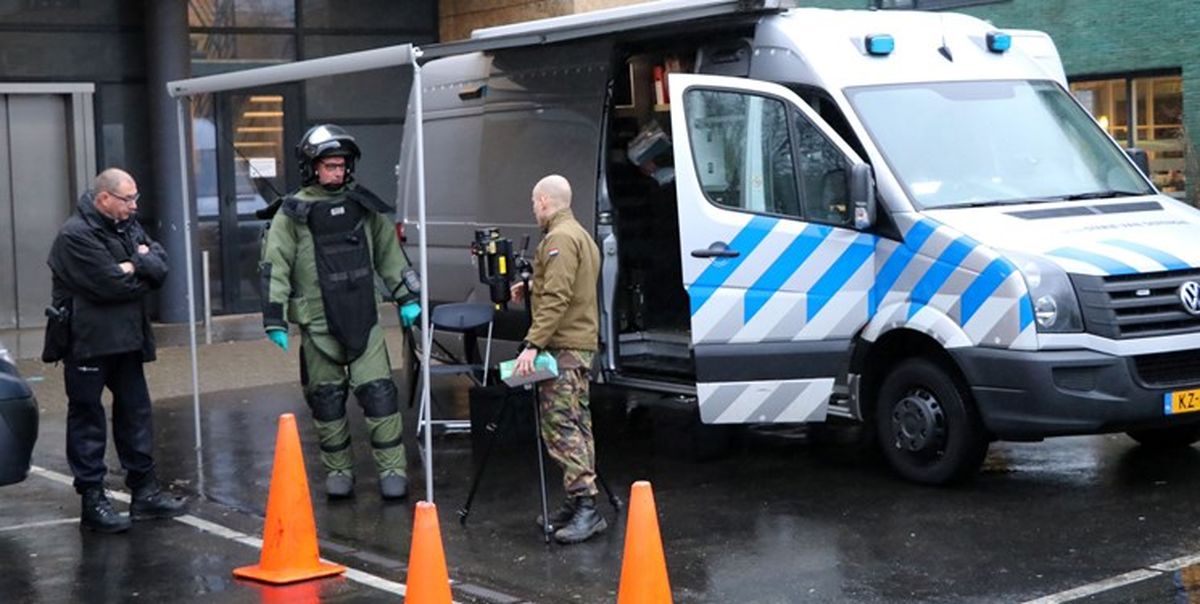 انفجار دو بسته پستی حاوی بمب در اداره پست «آمستردام»