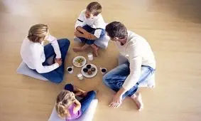 فواید غذا خوردن در حالت نشسته روی زمین