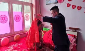 جشن عروسی ۵ دقیقه‌ای که تنها میهمان آن کرونا بود!