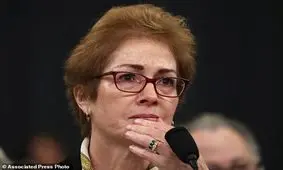 وزارت خارجه به دردسر افتاده، حمایتش کنید