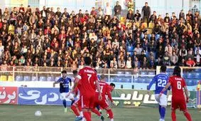 تراکتوری‌ها منتظر فرود هواپیمای کاروان سایپا