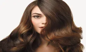 اشتباهاتی که به موهایتان آسیب می‌زند!