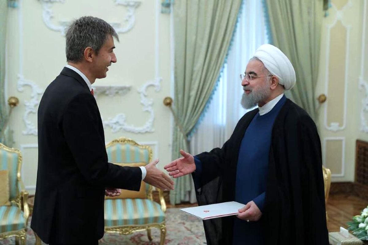 وال استریت ژورنال: "پستچیهای" سوییسی مانع جنگ ایران و آمریکا شدند