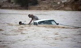 نجات ۲۷ نفر از سرنشینان خودرو‌های گرفتار در سیلاب