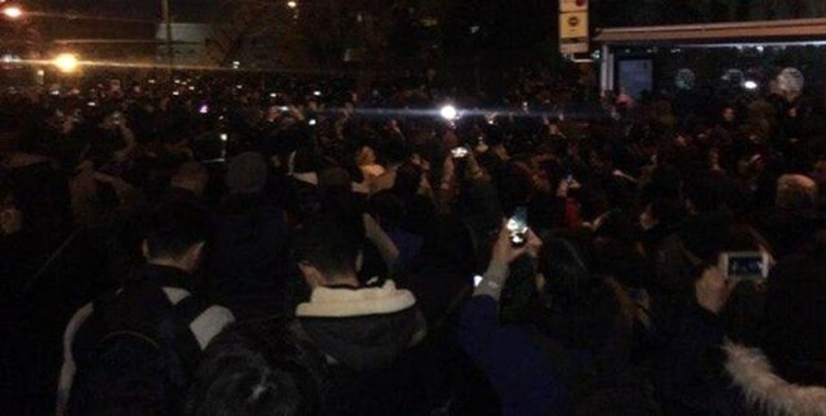 گزارش خبرنگاران فارس از تجمع در میدان آزادی تهران/ شعارهای تند با مضامین سیاسی
