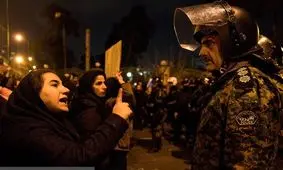 جزئیات تجمع مردم در میدان آزادی / شعارهایی که تند و سیاسی شد/ پلیس: تیراندازی نکردیم؛ امنیت برقرار است