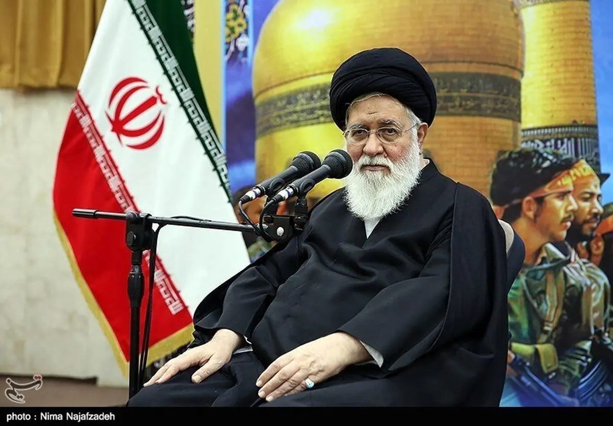 آنها که از روی پرچم آمریکا رد نشدند ستون پنجم هستند / سفیر انگلیس اخراج شود بالاترین محبت در حق اوست