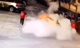 پرتاب شدن پسربچه چینی به هوا بر اثر انفجار در چاه فاضلاب + فیلم