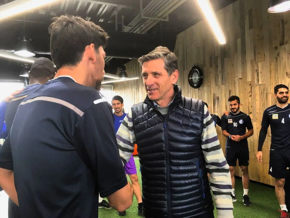 معارفه مربی جدید به بازیکنان استقلال