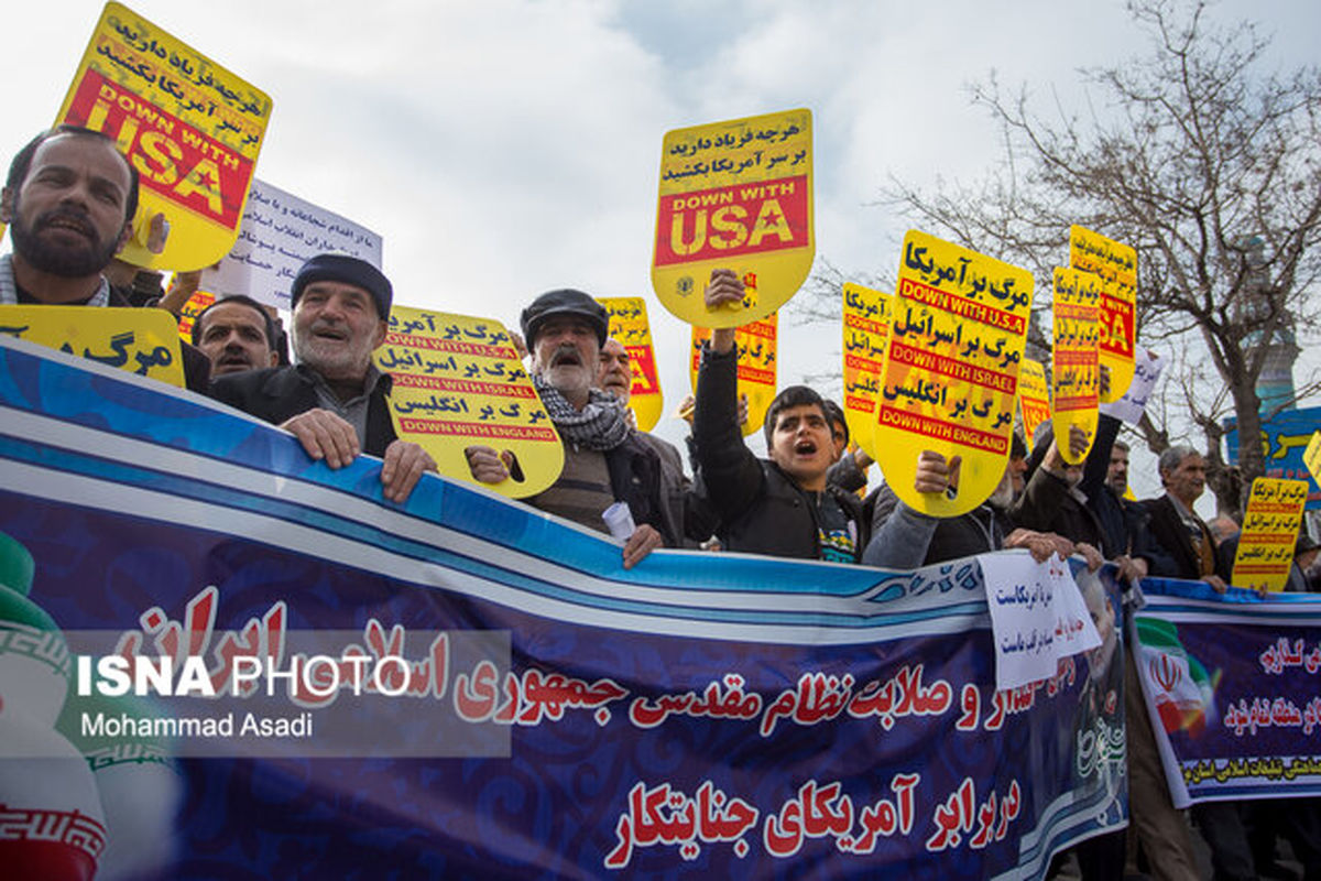 نمازگزاران اراکی در حمایت از اقتدار نظام اسلامی راهپیمایی کردند
