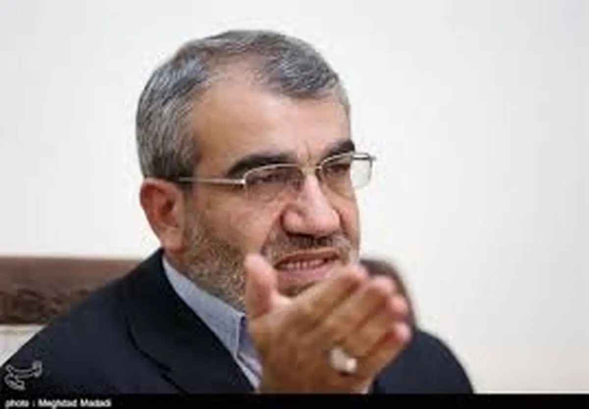 نامه‌هایی در صف نماز جمعه برای تایید صلاحیت به دستم رسید! / فیلم