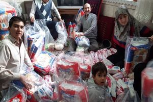 خبرخوب| جمع‌آوری و بسته‌بندی اقلام مورد نیاز هموطنان سیل‌زده توسط خانواده مشهدی