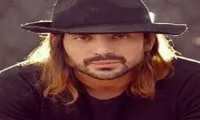 امیرعباس گلاب با آوای صلح روی صحنه می‌آید