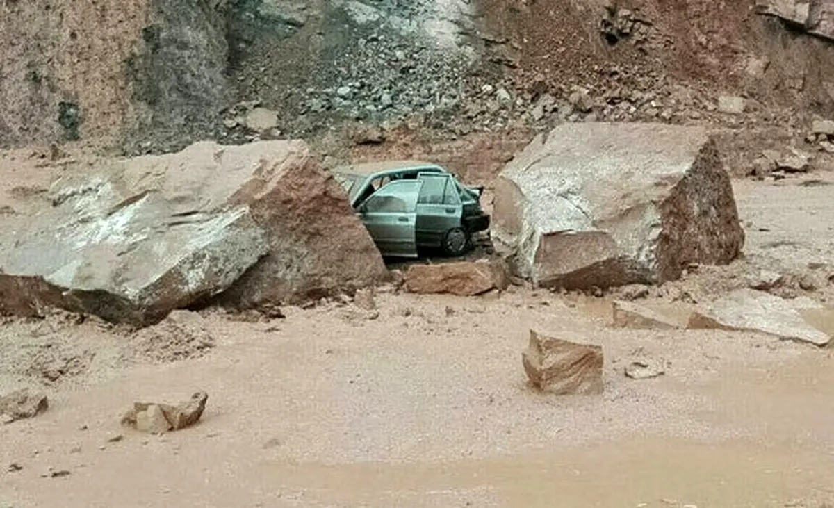 سقوط تخته سنگ در محور جم-سیراف قربانی گرفت