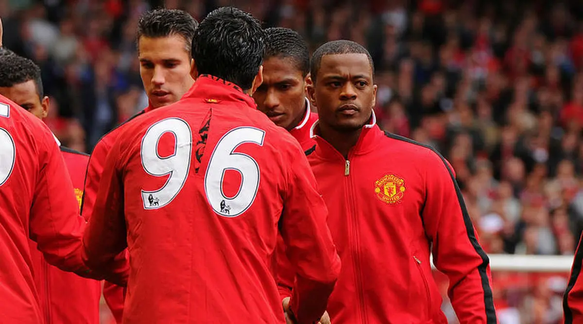 عذرخواهی لیورپول از ستاره منچستر پس از 9 سال