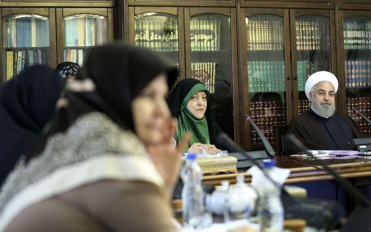 در انتخاب وزیر زن دست رییس‌جمهوری را باز بگذارید / بیش از ۴۲ درصد کارمندهای دولت بانوان هستند + فیلم