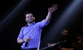 رضا بهرام دست مادر را بوسید/ اجرای سخت‌ترین قطعه زندگی