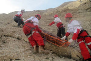 نجات جان کوهنورد گرفتار در ارتفاعات زردکوه
