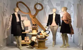 آغاز برخورد پلیس با مانکن‌هایی که ترویج مدگرایی می‌کنند