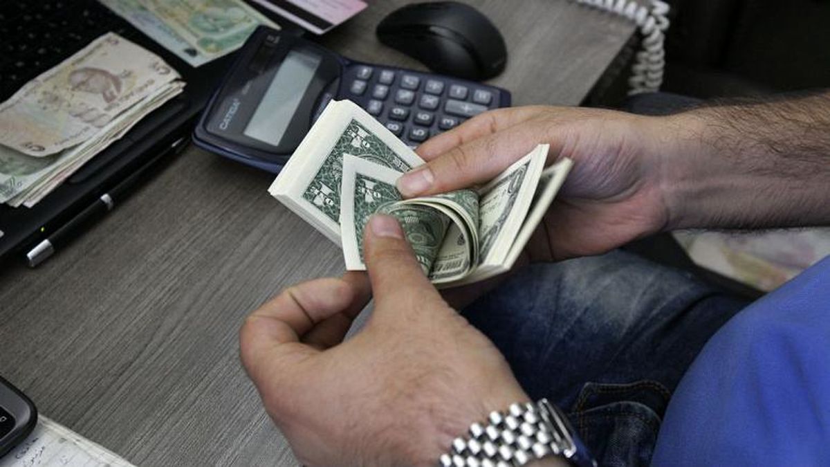 نرخ دلار به بالاترین حد در ۹ ماه گذشته رسید