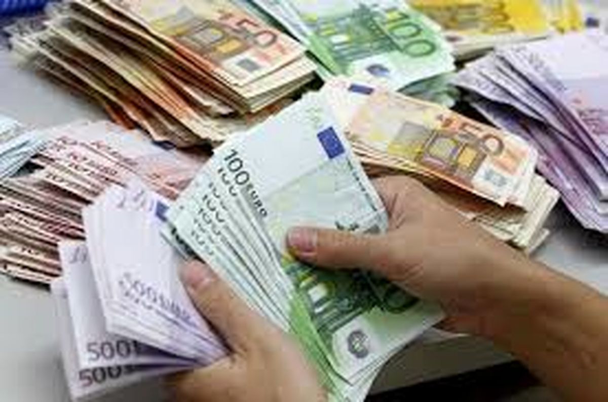 دلار ۵۰تومان گران شد/ یورو ثابت ماند