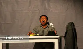 نمایش “قهرمان” در بندرعباس به روی صحنه رفت