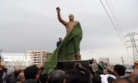 رونمايي از تندیس شهید قاسم سلیمانی در سه‌راه فرودگاه اهواز
