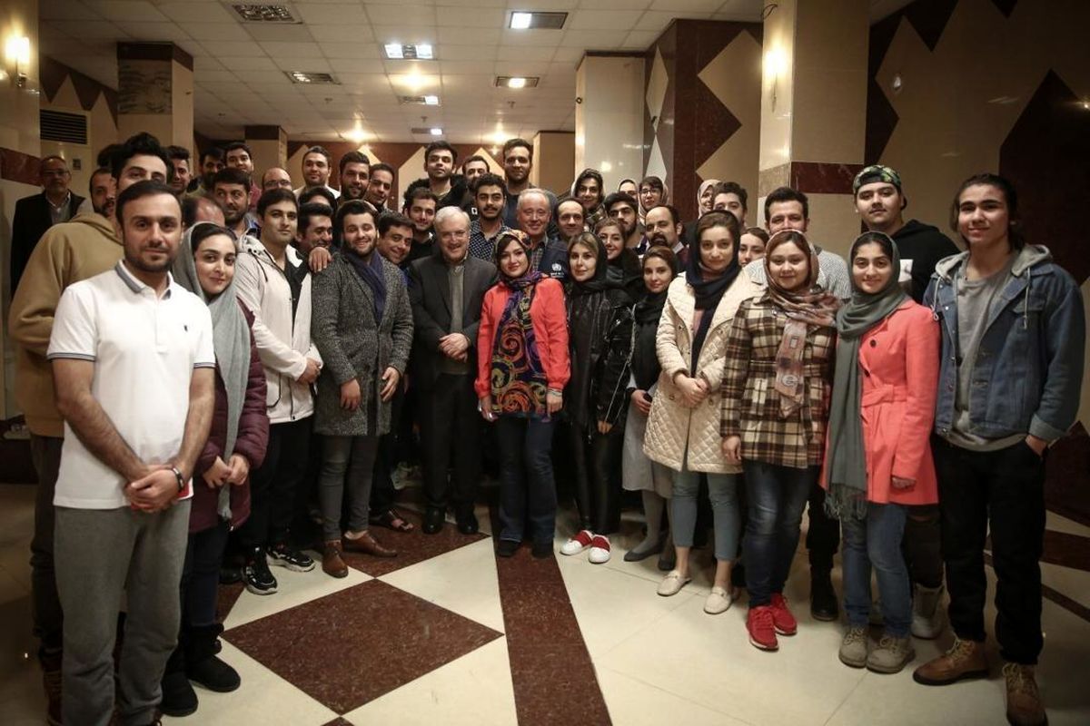 بازگشت دانشجویان بازگشته از چین به آغوش خانواده
