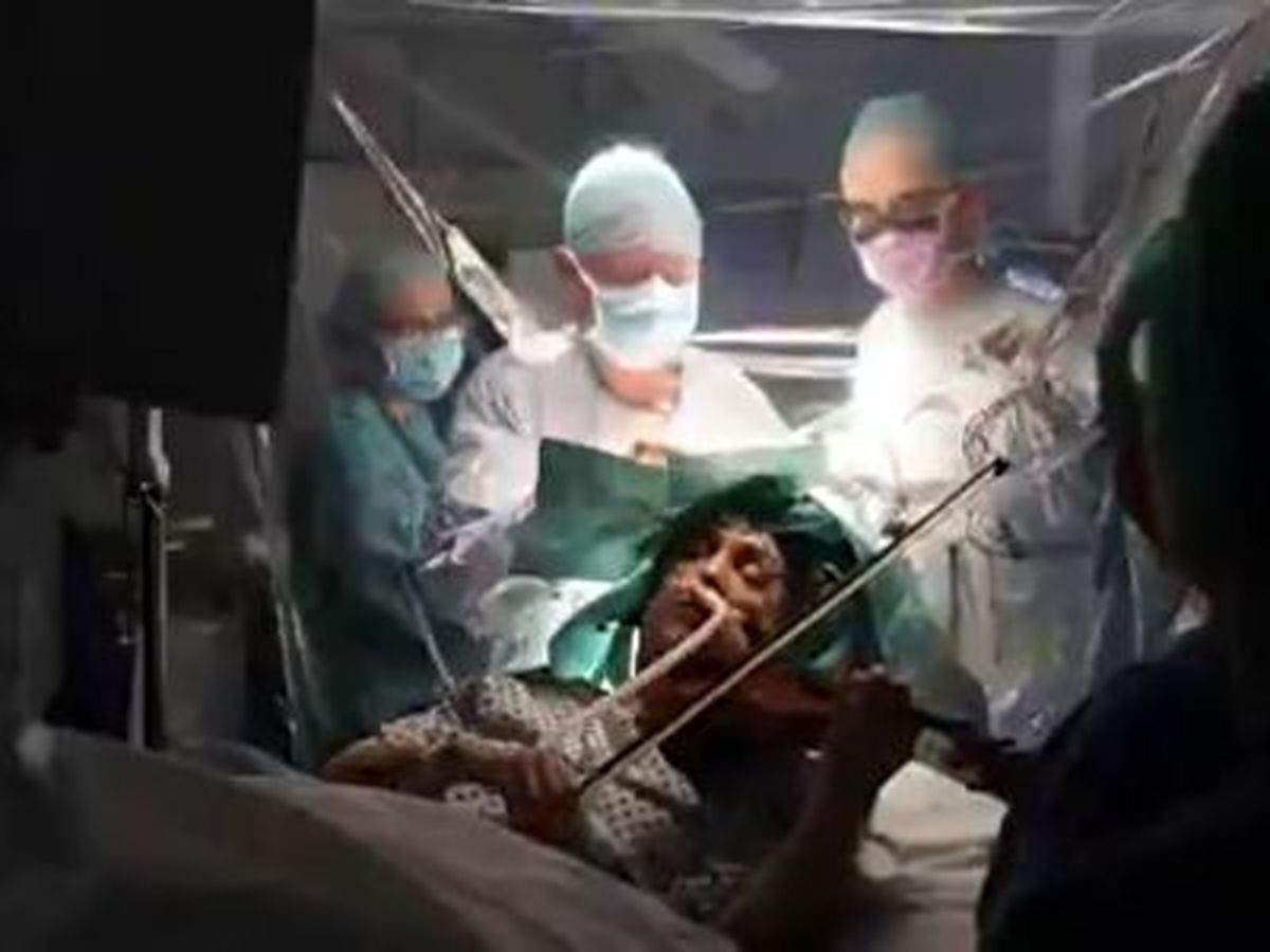 ویولن زدن یک بیمار حین عمل جراحی مغز + فیلم