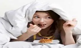 ۶ ماده غذایی ممنوعه قبل از خواب