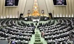 سکه، کارت هدیه و پول برای فوتبالی ها، تبلیغ برای نامزد‌ها