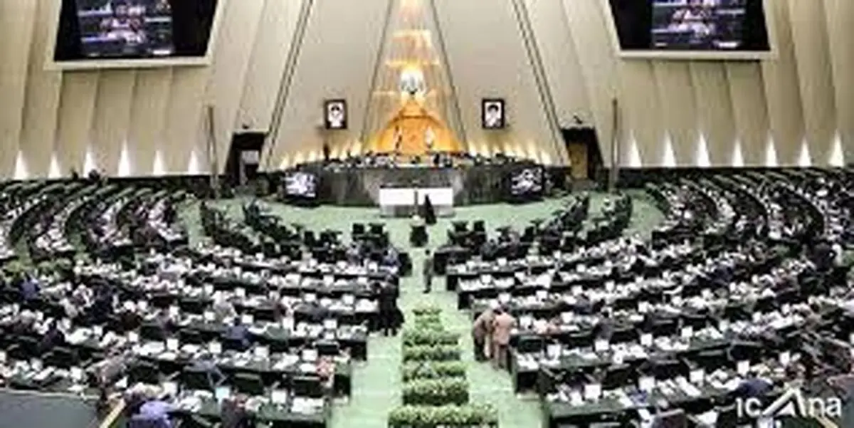 سکه، کارت هدیه و پول برای فوتبالی ها، تبلیغ برای نامزد‌ها