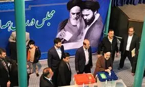 کدام چهره سیاسی همزمان با خاتمی در حسینیه جماران بود؟ / فیلم