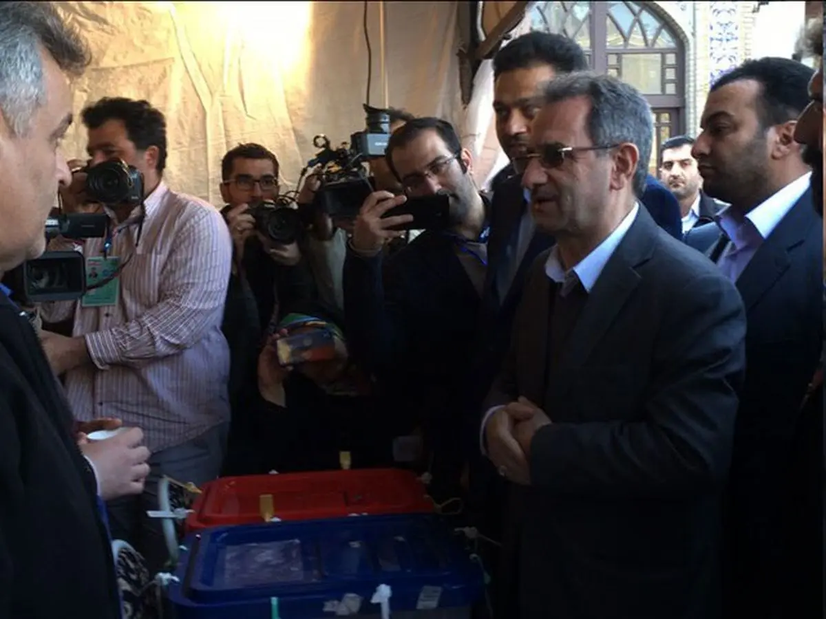  تا ساعت 11:10 نیم میلیون نفر در استان تهران رای خود را به صندوق‌ها ریختند/احتمال تمدید رای گیری تا ساعت ۱۲ شب وجود دارد