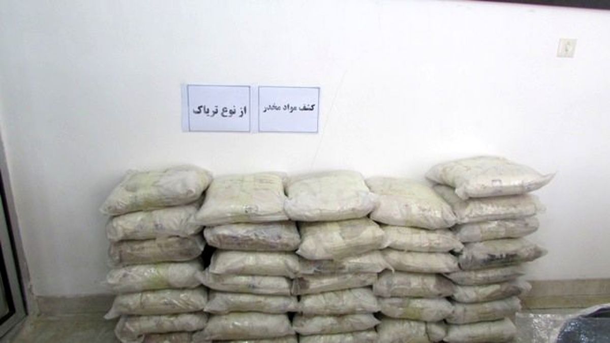 کشف 376 کيلو مواد افیونی از شناور رها شده