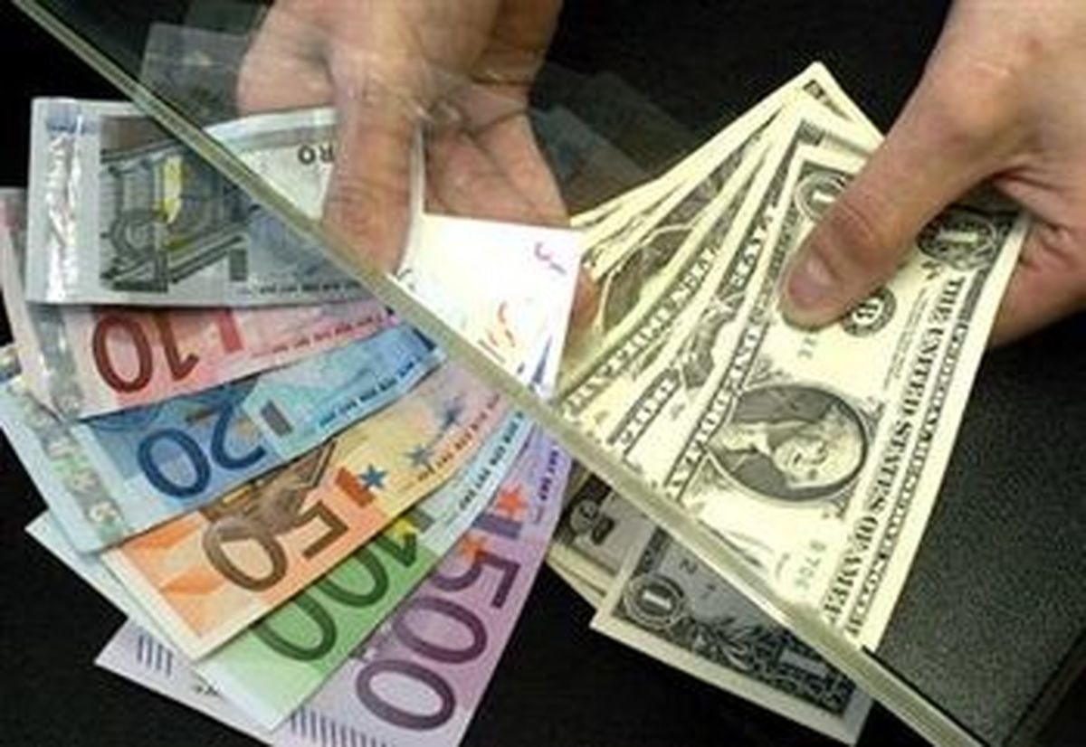 قیمت دلار یک روز پس از ورود به لیست سیاه/ یورو در استانه کانال ۱۶ هزار تومان