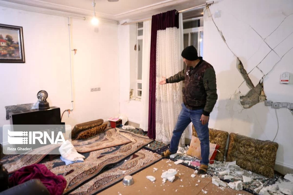 دیوار منازل ۱۰ روستا در منطقه زلزله‌زده قطور دچار ترک‌خوردگی شد / مصدومیت ۷۵ نفر
