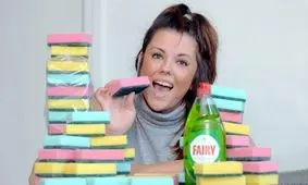 زنی که روزانه 20 عدد اسفنج میخورد !