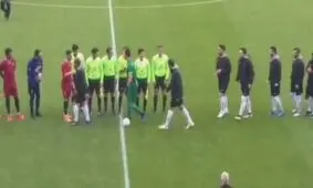 فیلم| دست دادن عجیب و غریب مراسم آغازین بازی شهرخودرو مقابل نفت مسجدسلیمان