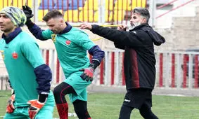 حضور موقت بیرانوند زیر سایه دروازه‌بان کروات پرسپولیس