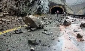 بارش شدید باران محور حمیل - ایلام را مسدود کرد