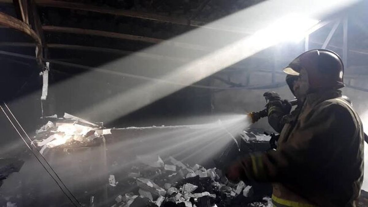 آتش‌سوزی در یک مجتمع تجاری شاهین‌شهر
