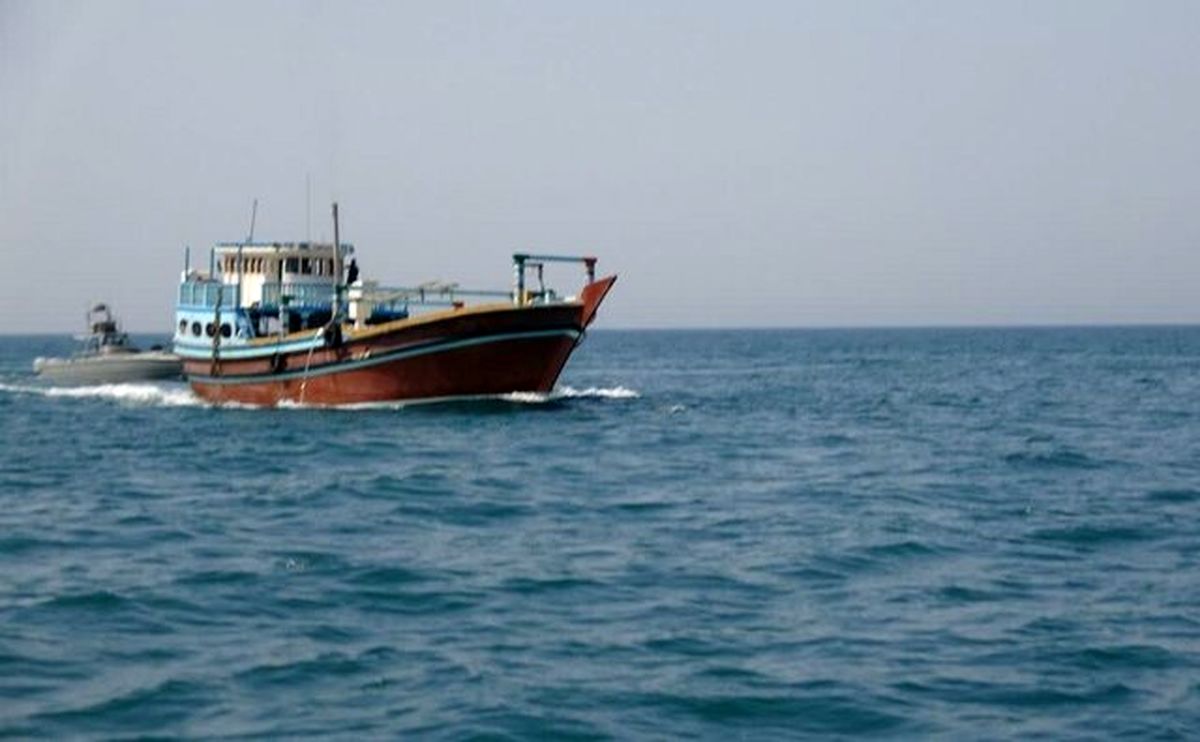 توقیف شناور حامل ۹۰ هزار لیتر سوخت قاچاق توسط نیروی دریایی سپاه