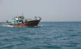توقیف شناور حامل ۹۰ هزار لیتر سوخت قاچاق توسط نیروی دریایی سپاه


