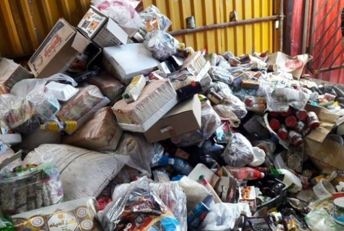معدوم سازی ۱۸۰۰ محصول تاریخ مصرف گذشته و غیرمجاز در آبادان