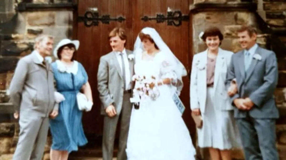 عکس‌های عروسی بعد از 35 سال به دست عروس و داماد رسید