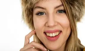 چرا نمی‌توانیم جلوی خودمان را بگیریم تا به صورتمان دست نزنیم؟