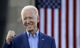 سناتور دموکرات ایالت کالیفرنیا از جو بایدن حمایت کرد و خودِ بایدن «به‌اشتباه» از ترامپ