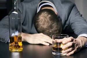 مرگ ۷ نفر به دلیل مصرف الکل تقلبی برای دفع ویروس کرونا