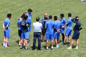 والیبالیست شدن کاوه و رحمتی در روز صحبت منصوریان با بازیکنان